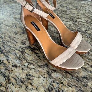 Nine West Women’s Size 10 Cream Heels